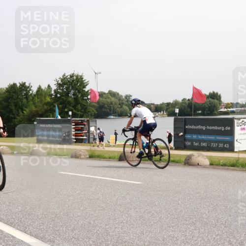 15.06.2025 - 27. Vierlanden-Triathlon H.Heesch http://msf.ph/oto/8014299 15.06.2025 11:16:05 Radfahren 102, 860 meine-sportfotos.de