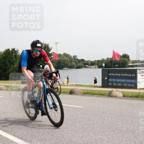 15.06.2025 - 27. Vierlanden-Triathlon H.Heesch http://msf.ph/oto/8014305 15.06.2025 11:16:05 Radfahren 102, 860 meine-sportfotos.de
