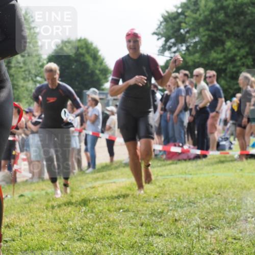 15.06.2025 - 27. Vierlanden-Triathlon KatJ http://msf.ph/oto/8014307 15.06.2025 10:15:05 Schwimmen 476, 521, 525, 528, 570, 592, 593, 597, 605, 1397 meine-sportfotos.de