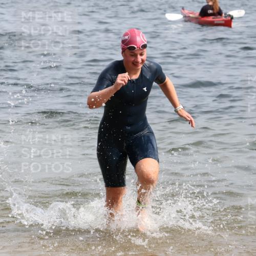 15.06.2025 - 27. Vierlanden-Triathlon Lena Gebhardt http://msf.ph/oto/8014326 15.06.2025 10:14:24 Schwimmen 482, 565, 615, 618 meine-sportfotos.de