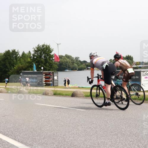 15.06.2025 - 27. Vierlanden-Triathlon H.Heesch http://msf.ph/oto/8014373 15.06.2025 11:16:08 Radfahren 102, 208, 860 meine-sportfotos.de