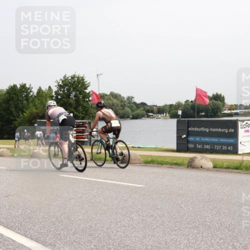 15.06.2025 - 27. Vierlanden-Triathlon H.Heesch http://msf.ph/oto/8014382 15.06.2025 11:16:08 Radfahren 102, 208, 860 meine-sportfotos.de