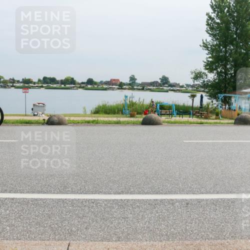 15.06.2025 - 27. Vierlanden-Triathlon H.Heesch http://msf.ph/oto/8014397 15.06.2025 11:10:22 Radfahren 668, 701 meine-sportfotos.de