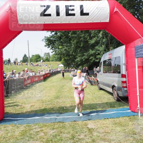 21.06.2025 - 27. Vierlanden-Triathlon MichiJ http://msf.ph/oto/8014413 15.06.2026 11:31:13 Ziel 546, 605 meine-sportfotos.de
