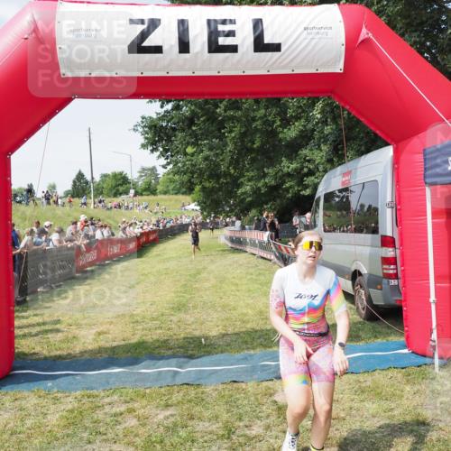 21.06.2025 - 27. Vierlanden-Triathlon MichiJ http://msf.ph/oto/8014451 15.06.2026 11:31:14 Ziel 546, 605 meine-sportfotos.de