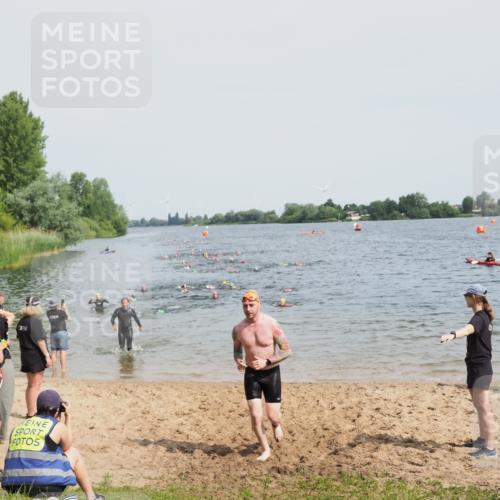 21.06.2025 - 27. Vierlanden-Triathlon MichiJ http://msf.ph/oto/8014458 15.06.2026 10:16:01 Schwimmen 445, 547, 606, 612 meine-sportfotos.de