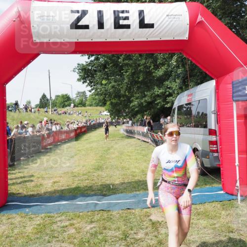 21.06.2025 - 27. Vierlanden-Triathlon MichiJ http://msf.ph/oto/8014462 15.06.2026 11:31:14 Ziel 546, 605 meine-sportfotos.de