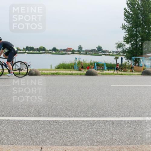 15.06.2025 - 27. Vierlanden-Triathlon H.Heesch http://msf.ph/oto/8014483 15.06.2025 11:10:38 Radfahren 681, 746 meine-sportfotos.de