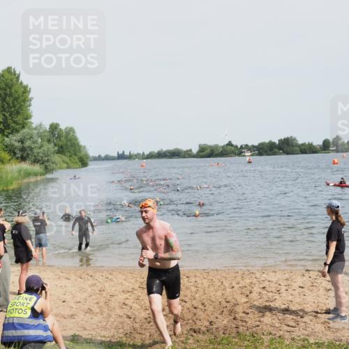 21.06.2025 - 27. Vierlanden-Triathlon MichiJ http://msf.ph/oto/8014488 15.06.2026 10:16:01 Schwimmen 445, 547, 606, 612 meine-sportfotos.de
