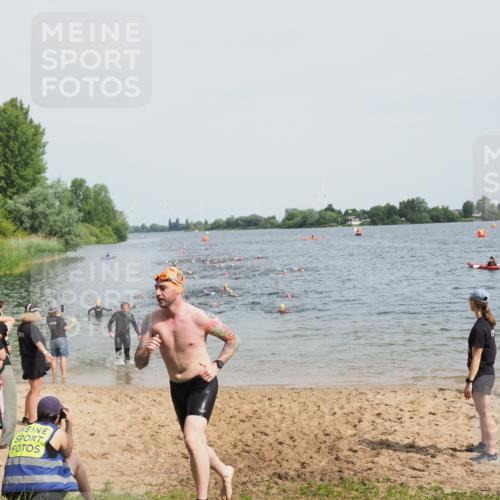 21.06.2025 - 27. Vierlanden-Triathlon MichiJ http://msf.ph/oto/8014493 15.06.2026 10:16:02 Schwimmen 445, 547, 606, 612 meine-sportfotos.de