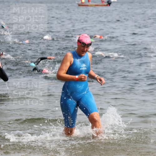 15.06.2025 - 27. Vierlanden-Triathlon Lena Gebhardt http://msf.ph/oto/8014494 15.06.2025 10:14:30 Schwimmen 482, 565, 609, 615, 618 meine-sportfotos.de