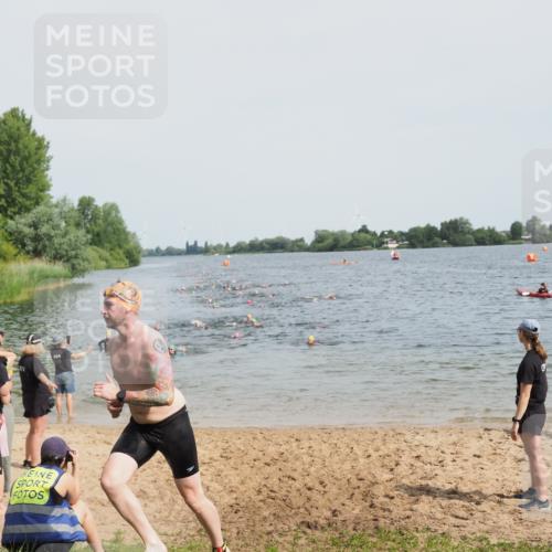 21.06.2025 - 27. Vierlanden-Triathlon MichiJ http://msf.ph/oto/8014501 15.06.2026 10:16:02 Schwimmen 445, 547, 606, 612 meine-sportfotos.de