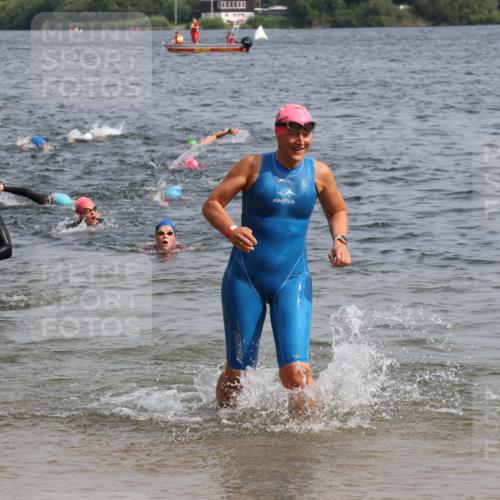 15.06.2025 - 27. Vierlanden-Triathlon Lena Gebhardt http://msf.ph/oto/8014508 15.06.2025 10:14:31 Schwimmen 482, 565, 609, 615, 618 meine-sportfotos.de
