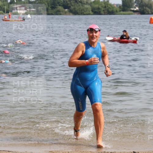 15.06.2025 - 27. Vierlanden-Triathlon Lena Gebhardt http://msf.ph/oto/8014525 15.06.2025 10:14:32 Schwimmen 565, 609, 615, 618 meine-sportfotos.de