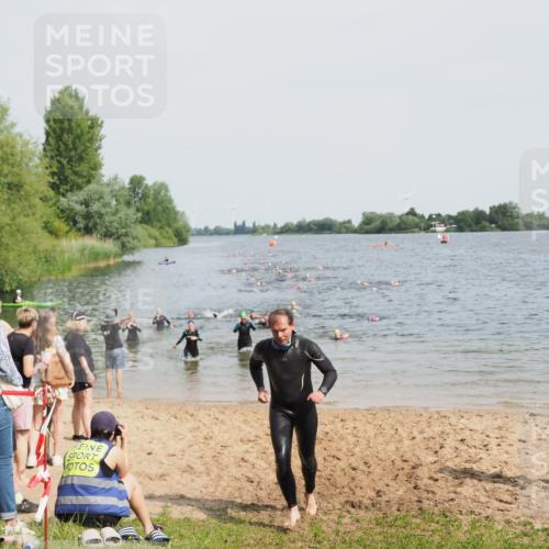21.06.2025 - 27. Vierlanden-Triathlon MichiJ http://msf.ph/oto/8014532 15.06.2026 10:16:08 Schwimmen 445, 489, 612 meine-sportfotos.de