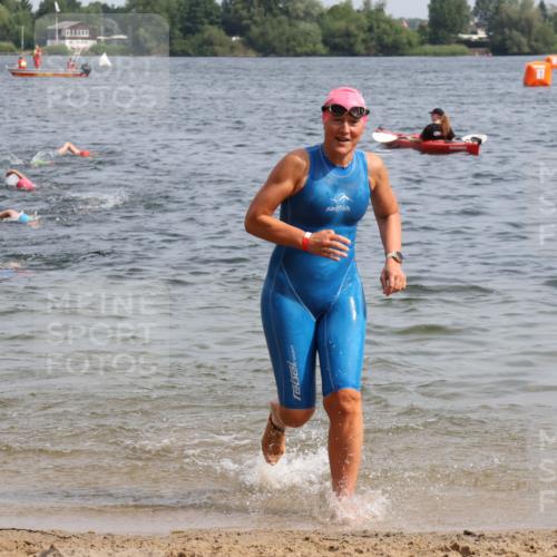 15.06.2025 - 27. Vierlanden-Triathlon Lena Gebhardt http://msf.ph/oto/8014538 15.06.2025 10:14:32 Schwimmen 565, 609, 615, 618 meine-sportfotos.de