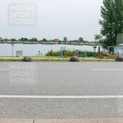 15.06.2025 - 27. Vierlanden-Triathlon H.Heesch http://msf.ph/oto/8014563 15.06.2025 11:11:14 Radfahren 106, 714 meine-sportfotos.de