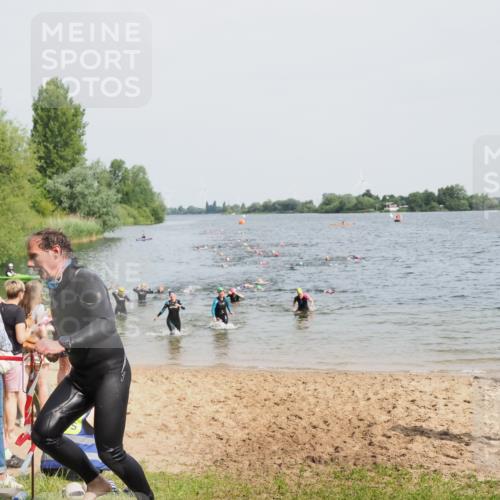 21.06.2025 - 27. Vierlanden-Triathlon MichiJ http://msf.ph/oto/8014577 15.06.2026 10:16:09 Schwimmen 445, 489, 611 meine-sportfotos.de