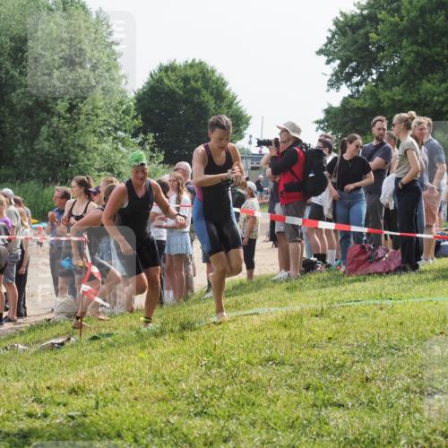 15.06.2025 - 27. Vierlanden-Triathlon KatJ http://msf.ph/oto/8014583 15.06.2025 10:15:12 Schwimmen 480, 507, 528, 555, 587, 592, 597, 605, 635 meine-sportfotos.de