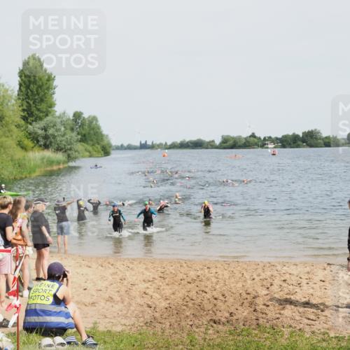 21.06.2025 - 27. Vierlanden-Triathlon MichiJ http://msf.ph/oto/8014589 15.06.2026 10:16:09 Schwimmen 445, 489, 611 meine-sportfotos.de
