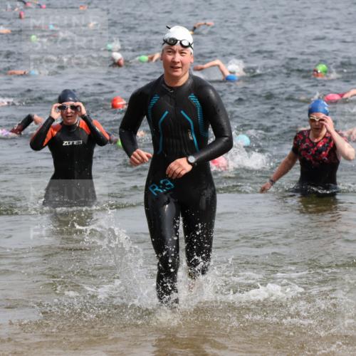 15.06.2025 - 27. Vierlanden-Triathlon Lena Gebhardt http://msf.ph/oto/8014595 15.06.2025 10:14:36 Schwimmen 546, 559, 565, 609, 615 meine-sportfotos.de