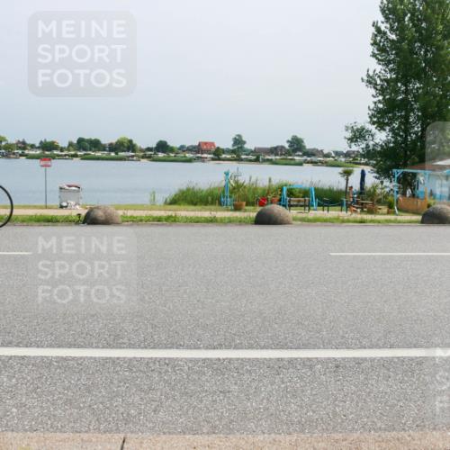 21.06.2025 - 27. Vierlanden-Triathlon H.Heesch http://msf.ph/oto/8014597 15.06.2025 11:49:50 Radfahren 747, 962 meine-sportfotos.de