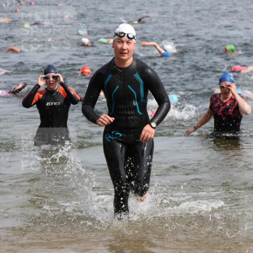 15.06.2025 - 27. Vierlanden-Triathlon Lena Gebhardt http://msf.ph/oto/8014603 15.06.2025 10:14:36 Schwimmen 546, 559, 565, 609, 615 meine-sportfotos.de