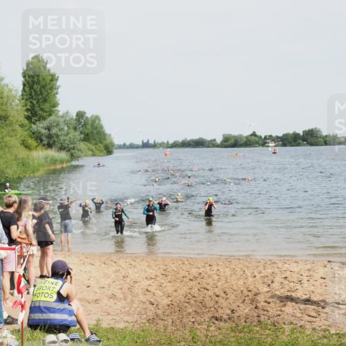 21.06.2025 - 27. Vierlanden-Triathlon MichiJ http://msf.ph/oto/8014612 15.06.2026 10:16:10 Schwimmen 445, 489, 611 meine-sportfotos.de