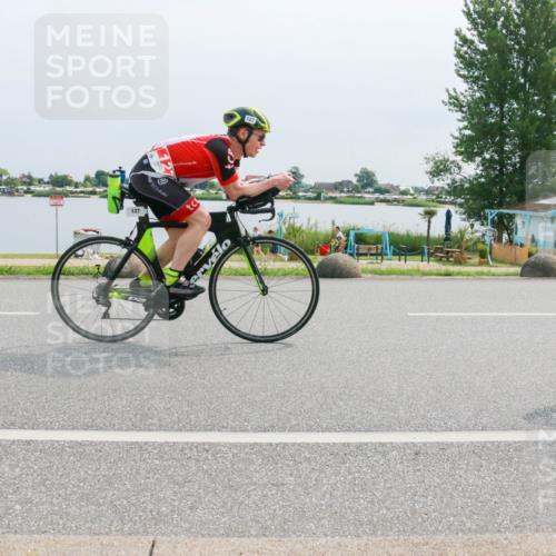 15.06.2025 - 27. Vierlanden-Triathlon H.Heesch http://msf.ph/oto/8014639 15.06.2025 11:11:26 Radfahren 59, 88, 116, 127, 646 meine-sportfotos.de