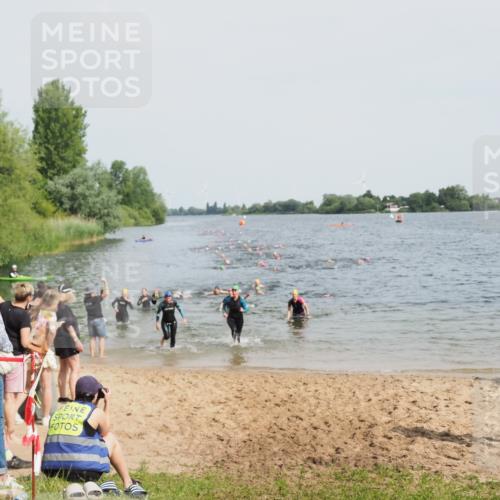21.06.2025 - 27. Vierlanden-Triathlon MichiJ http://msf.ph/oto/8014646 15.06.2026 10:16:11 Schwimmen 445, 489, 611 meine-sportfotos.de