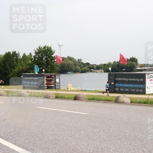 15.06.2025 - 27. Vierlanden-Triathlon H.Heesch http://msf.ph/oto/8014647 15.06.2025 11:16:15 Radfahren 801, 819 meine-sportfotos.de
