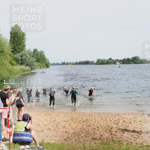 21.06.2025 - 27. Vierlanden-Triathlon MichiJ http://msf.ph/oto/8014671 15.06.2026 10:16:11 Schwimmen 445, 489, 611 meine-sportfotos.de