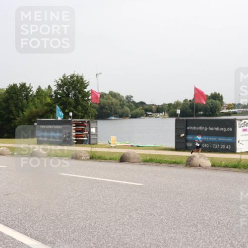 15.06.2025 - 27. Vierlanden-Triathlon H.Heesch http://msf.ph/oto/8014676 15.06.2025 11:16:16 Radfahren 801, 819 meine-sportfotos.de