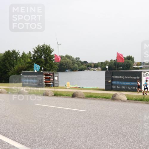 15.06.2025 - 27. Vierlanden-Triathlon H.Heesch http://msf.ph/oto/8014699 15.06.2025 11:16:17 Radfahren 801, 819 meine-sportfotos.de
