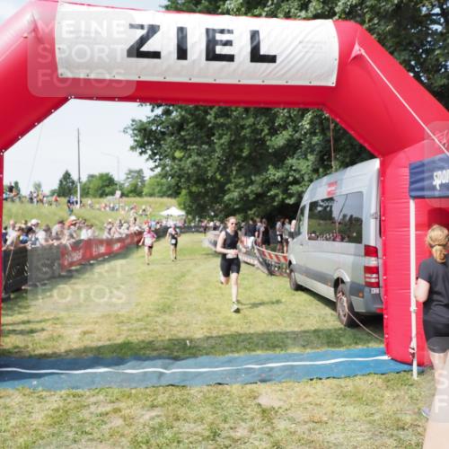 21.06.2025 - 27. Vierlanden-Triathlon MichiJ http://msf.ph/oto/8014709 15.06.2026 11:31:23 Ziel 180, 597 meine-sportfotos.de