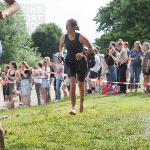 15.06.2025 - 27. Vierlanden-Triathlon KatJ http://msf.ph/oto/8014714 15.06.2025 10:15:15 Schwimmen 480, 507, 555, 587, 597, 635 meine-sportfotos.de