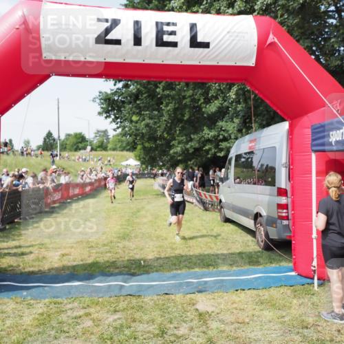 21.06.2025 - 27. Vierlanden-Triathlon MichiJ http://msf.ph/oto/8014724 15.06.2026 11:31:23 Ziel 180, 597 meine-sportfotos.de