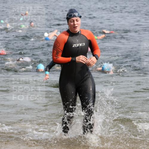 15.06.2025 - 27. Vierlanden-Triathlon Lena Gebhardt http://msf.ph/oto/8014732 15.06.2025 10:14:41 Schwimmen 546, 559, 608, 609, 615 meine-sportfotos.de