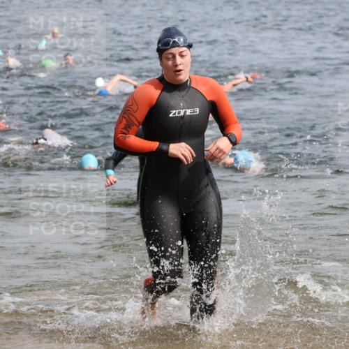15.06.2025 - 27. Vierlanden-Triathlon Lena Gebhardt http://msf.ph/oto/8014748 15.06.2025 10:14:41 Schwimmen 546, 559, 608, 609, 615 meine-sportfotos.de