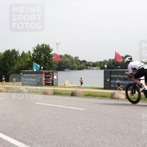 15.06.2025 - 27. Vierlanden-Triathlon H.Heesch http://msf.ph/oto/8014758 15.06.2025 11:16:20 Radfahren  meine-sportfotos.de