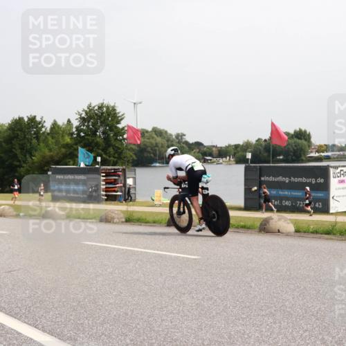 15.06.2025 - 27. Vierlanden-Triathlon H.Heesch http://msf.ph/oto/8014763 15.06.2025 11:16:20 Radfahren  meine-sportfotos.de