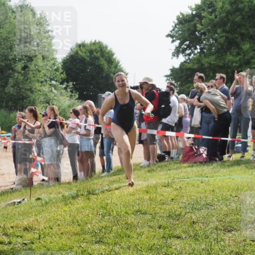 15.06.2025 - 27. Vierlanden-Triathlon KatJ http://msf.ph/oto/8014771 15.06.2025 10:15:16 Schwimmen 480, 507, 555, 587, 597, 635 meine-sportfotos.de