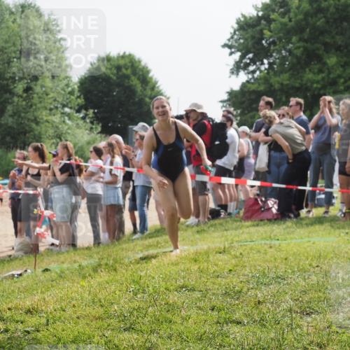 15.06.2025 - 27. Vierlanden-Triathlon KatJ http://msf.ph/oto/8014777 15.06.2025 10:15:16 Schwimmen 480, 507, 555, 587, 597, 635 meine-sportfotos.de