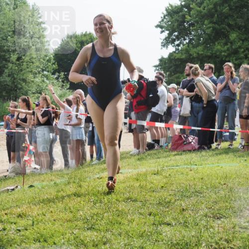 15.06.2025 - 27. Vierlanden-Triathlon KatJ http://msf.ph/oto/8014807 15.06.2025 10:15:17 Schwimmen 480, 507, 555, 587, 597, 635 meine-sportfotos.de