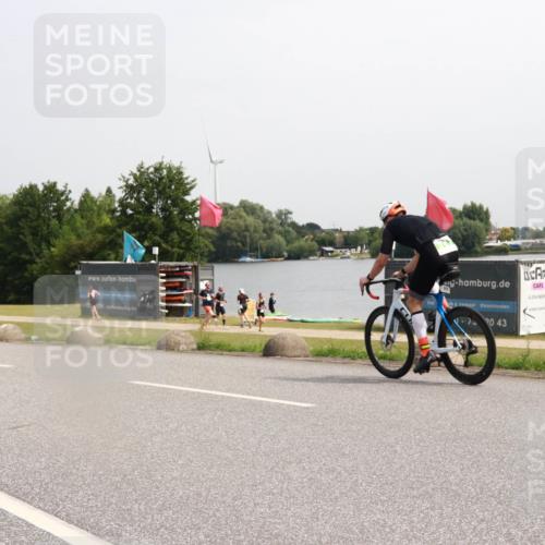 15.06.2025 - 27. Vierlanden-Triathlon H.Heesch http://msf.ph/oto/8014870 15.06.2025 11:16:24 Radfahren 794 meine-sportfotos.de