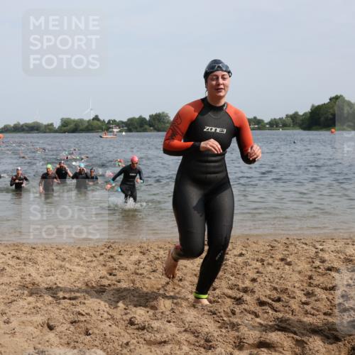 15.06.2025 - 27. Vierlanden-Triathlon Lena Gebhardt http://msf.ph/oto/8014876 15.06.2025 10:14:44 Schwimmen 476, 546, 559, 593, 608, 609, 615, 1397 meine-sportfotos.de