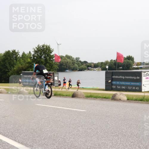 15.06.2025 - 27. Vierlanden-Triathlon H.Heesch http://msf.ph/oto/8014886 15.06.2025 11:16:25 Radfahren 717, 794 meine-sportfotos.de