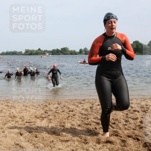 15.06.2025 - 27. Vierlanden-Triathlon Lena Gebhardt http://msf.ph/oto/8014909 15.06.2025 10:14:45 Schwimmen 476, 546, 559, 593, 608, 609, 1397 meine-sportfotos.de
