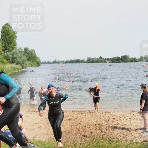 21.06.2025 - 27. Vierlanden-Triathlon MichiJ http://msf.ph/oto/8014917 15.06.2026 10:16:18 Schwimmen 477, 489, 494, 523, 526, 611 meine-sportfotos.de