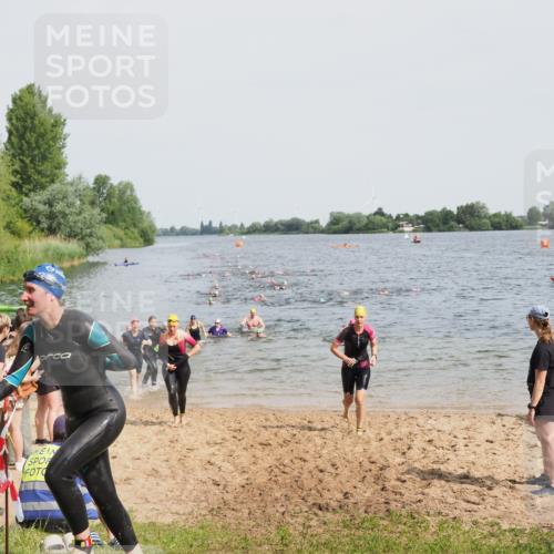 21.06.2025 - 27. Vierlanden-Triathlon MichiJ http://msf.ph/oto/8014928 15.06.2026 10:16:18 Schwimmen 477, 489, 494, 523, 526, 611 meine-sportfotos.de